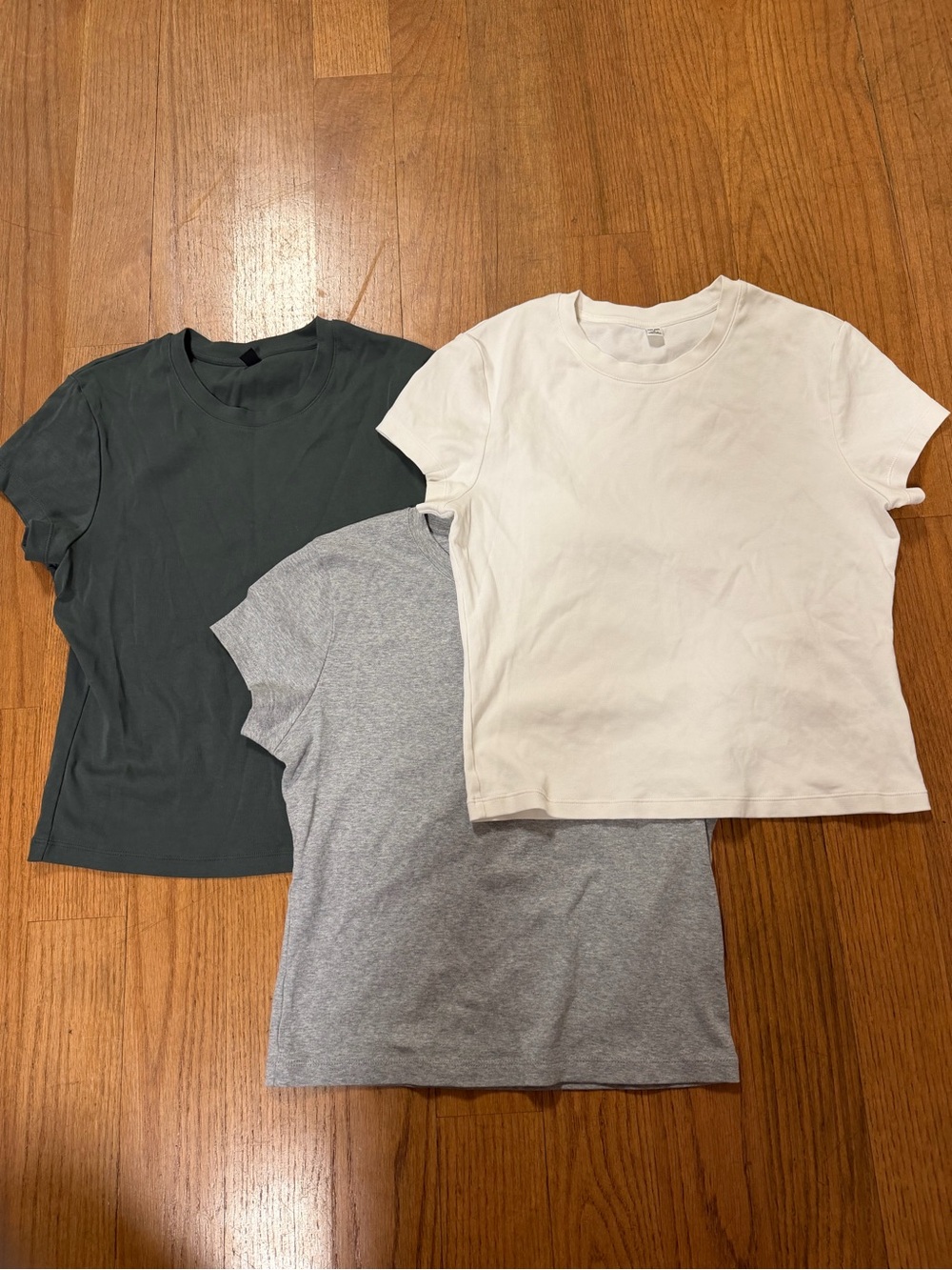 3-Pack, Uniqlo Women's Mini T-Shirt, White, Dark Green, Gray, MEDIUM